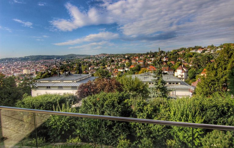Allerbeste, sonnige Villenlage (Robert-Bosch-Strasse) von Stuttgart-Nord mit einmaligen, unverbaubaren Panoramaweitblick