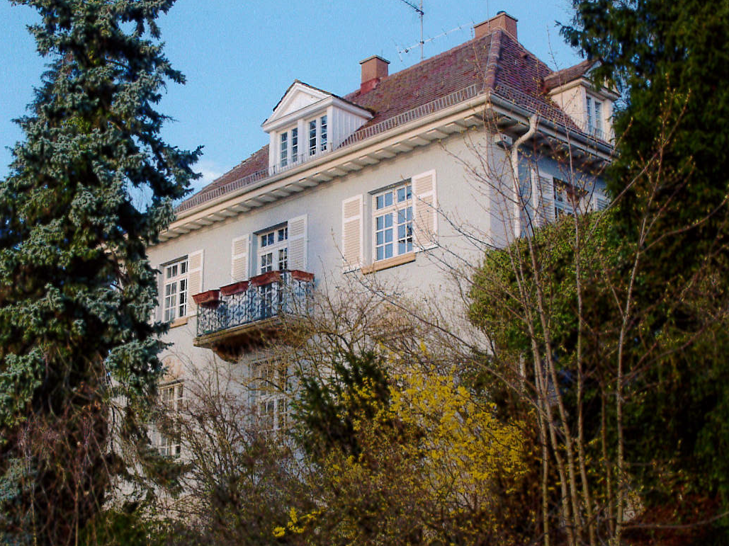 Wunderschöne, einzigartige Altbauvilla mit Stadtblick in bester Villenlage von Stuttgart-Bopser.