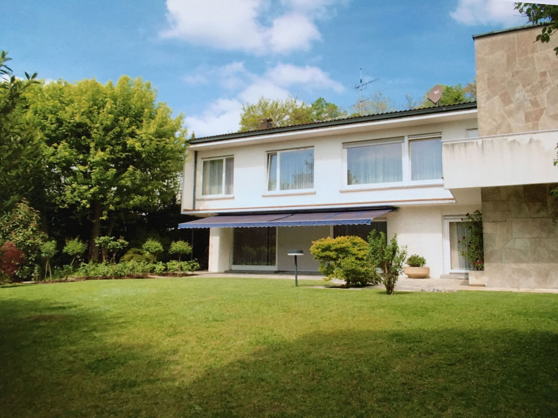 Großzügiges, familiengerechtes Einfamilienhaus für höchste Wohn- und Architekturansprüche in Stuttgart-Vaihingen.