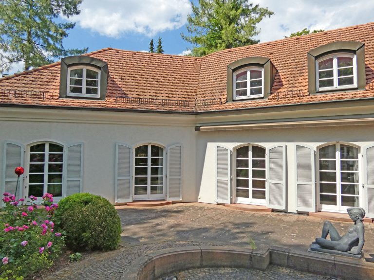 Gartenterrasse mit Brunnen