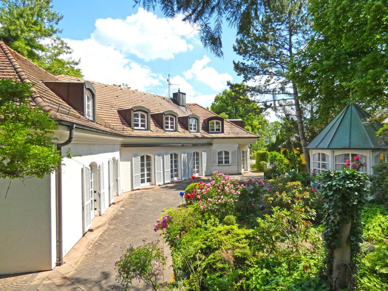 Gartenansicht mit Teehaus (2)