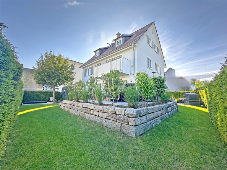 Perfektes Wohnhaus für eine Großfamilie und echte Rarität! in Stuttgart