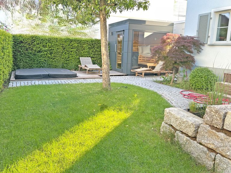 Perfektes Wohnhaus für eine Großfamilie und echte Rarität! in Stuttgart
