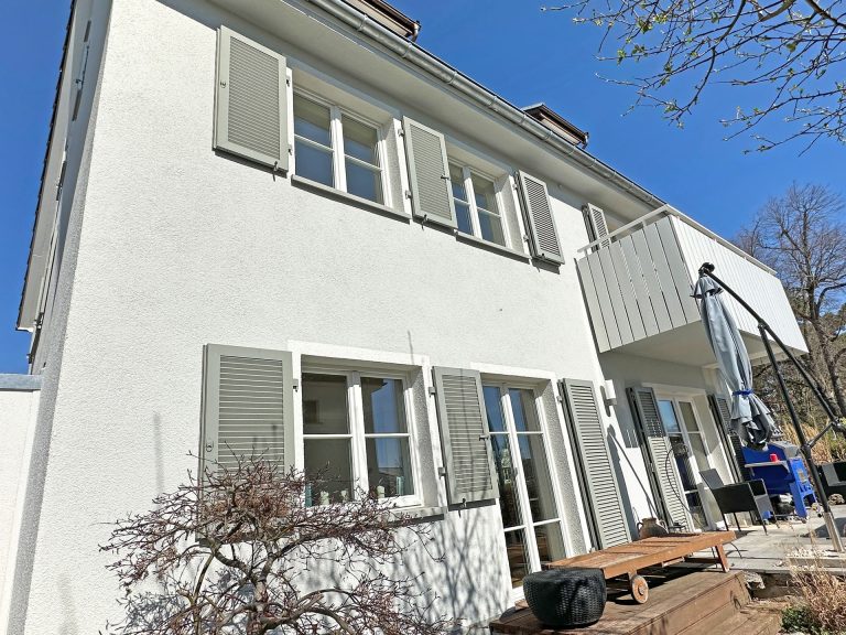 Perfektes Wohnhaus für eine Großfamilie und echte Rarität! in Stuttgart