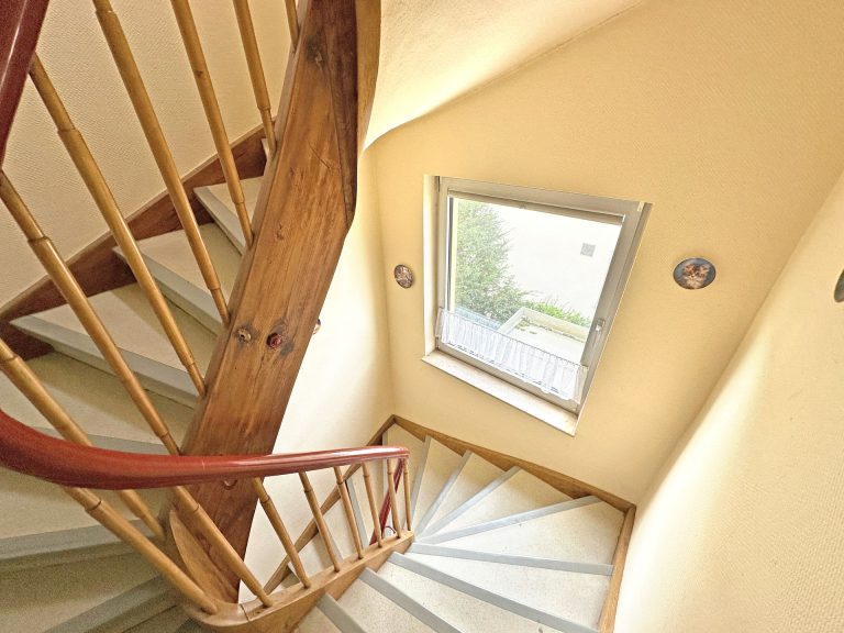 Attraktives 3-Familienhaus, ruhige Top-Wohn-/Aussichtslage, 70376 Bad Cannstatt (Auf der in Stuttgart