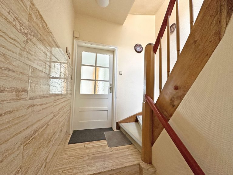 Attraktives 3-Familienhaus, ruhige Top-Wohn-/Aussichtslage, 70376 Bad Cannstatt (Auf der in Stuttgart