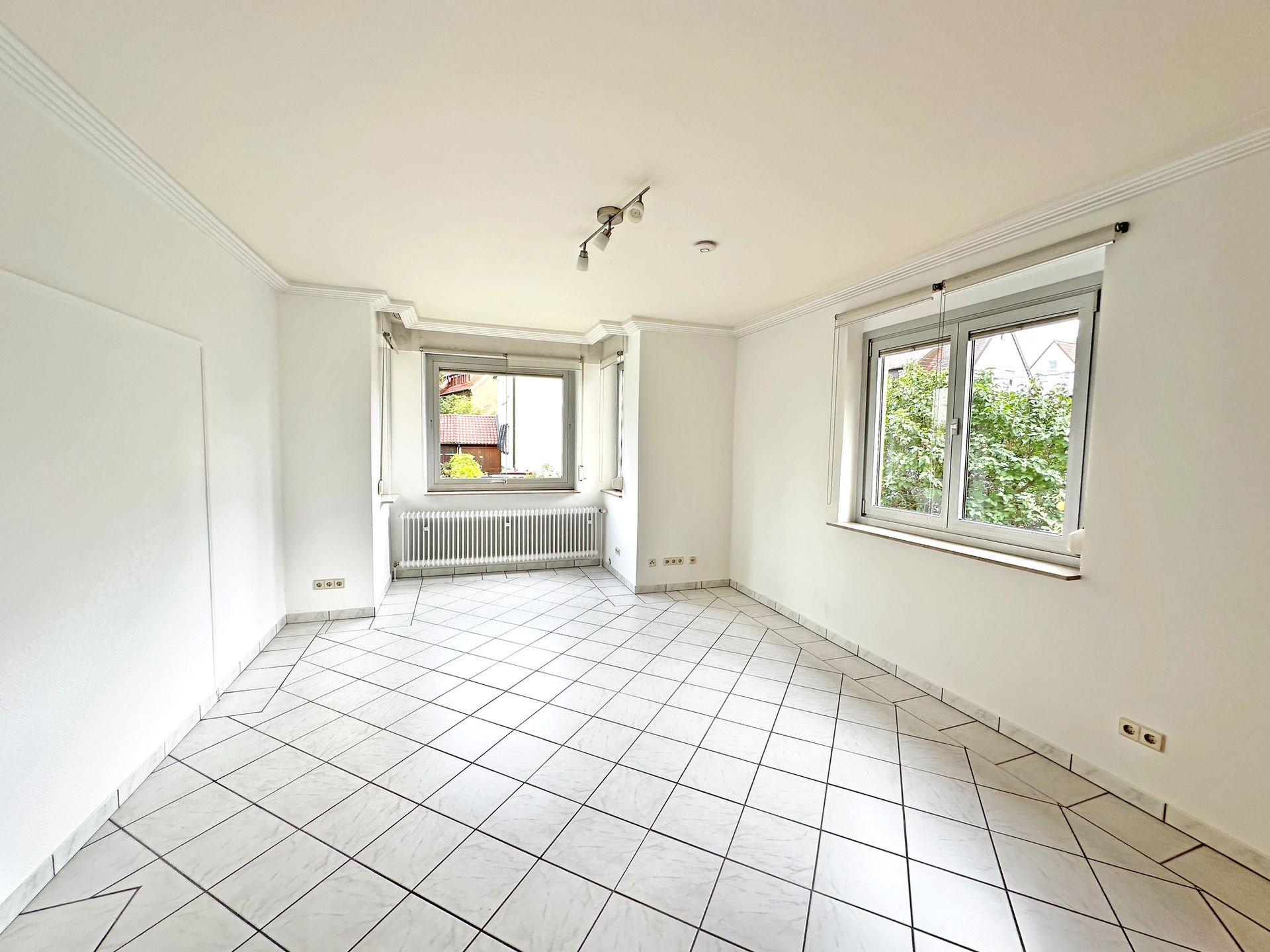 Attraktives 3-Familienhaus, ruhige Top-Wohn-/Aussichtslage, 70376 Bad Cannstatt (Auf der in Stuttgart
