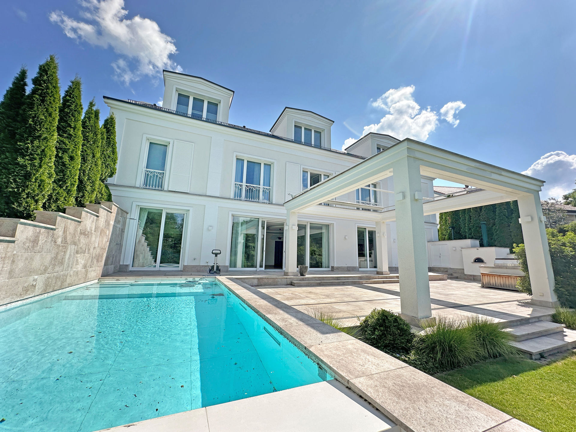 Einzigartige Rarität! Villa in bester Villen-/Aussichtslage (Nähe Am Bismarckturm) von in Stuttgart