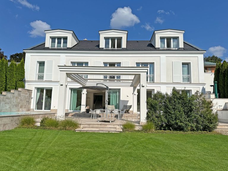 Einzigartige Rarität! Villa in bester Villen-/Aussichtslage (Nähe Am Bismarckturm) von in Stuttgart