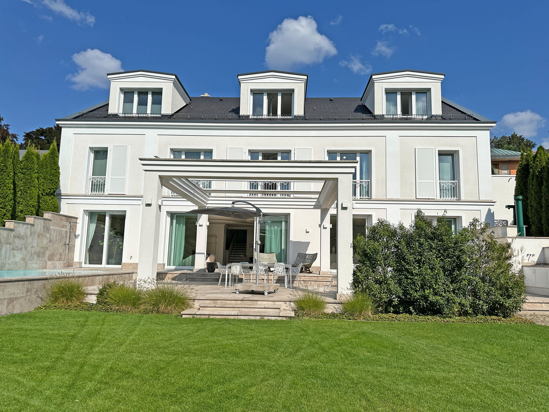 Einzigartige Rarität! Villa in bester Villen-/Aussichtslage (Nähe Am Bismarckturm) von in Stuttgart