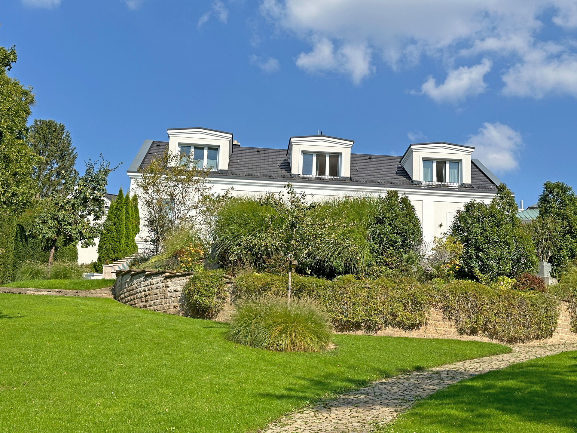 Einzigartige Rarität! Villa in bester Villen-/Aussichtslage (Nähe Am Bismarckturm) von in Stuttgart