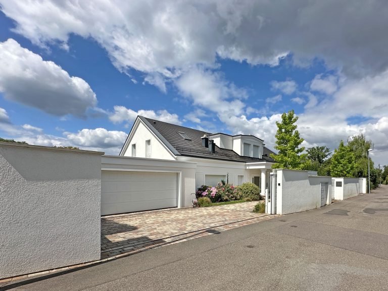 Einzigartige Rarität! Villa in bester Villen-/Aussichtslage (Nähe Am Bismarckturm) von in Stuttgart