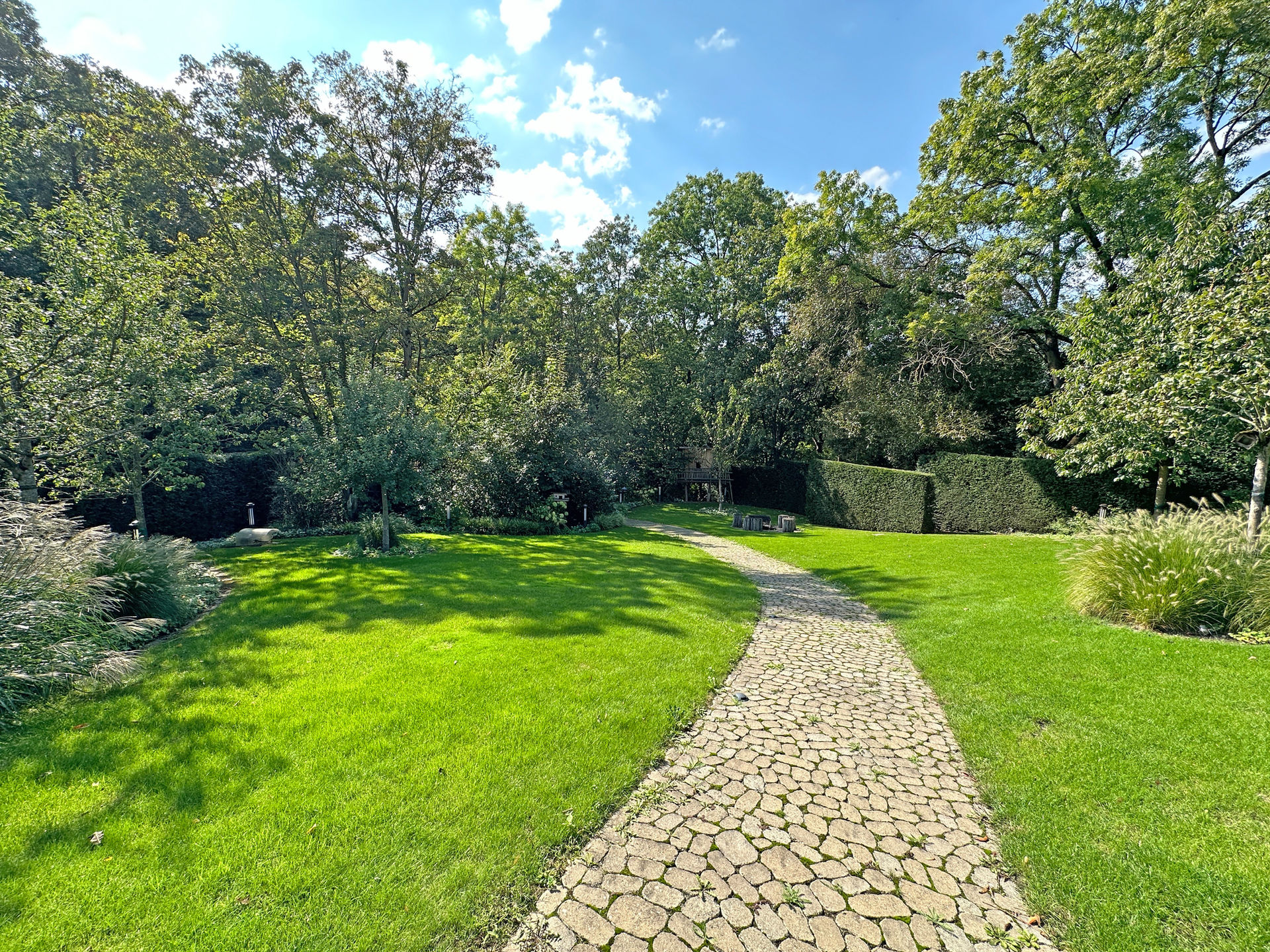 Einzigartige Rarität! Villa in bester Villen-/Aussichtslage (Nähe Am Bismarckturm) von in Stuttgart