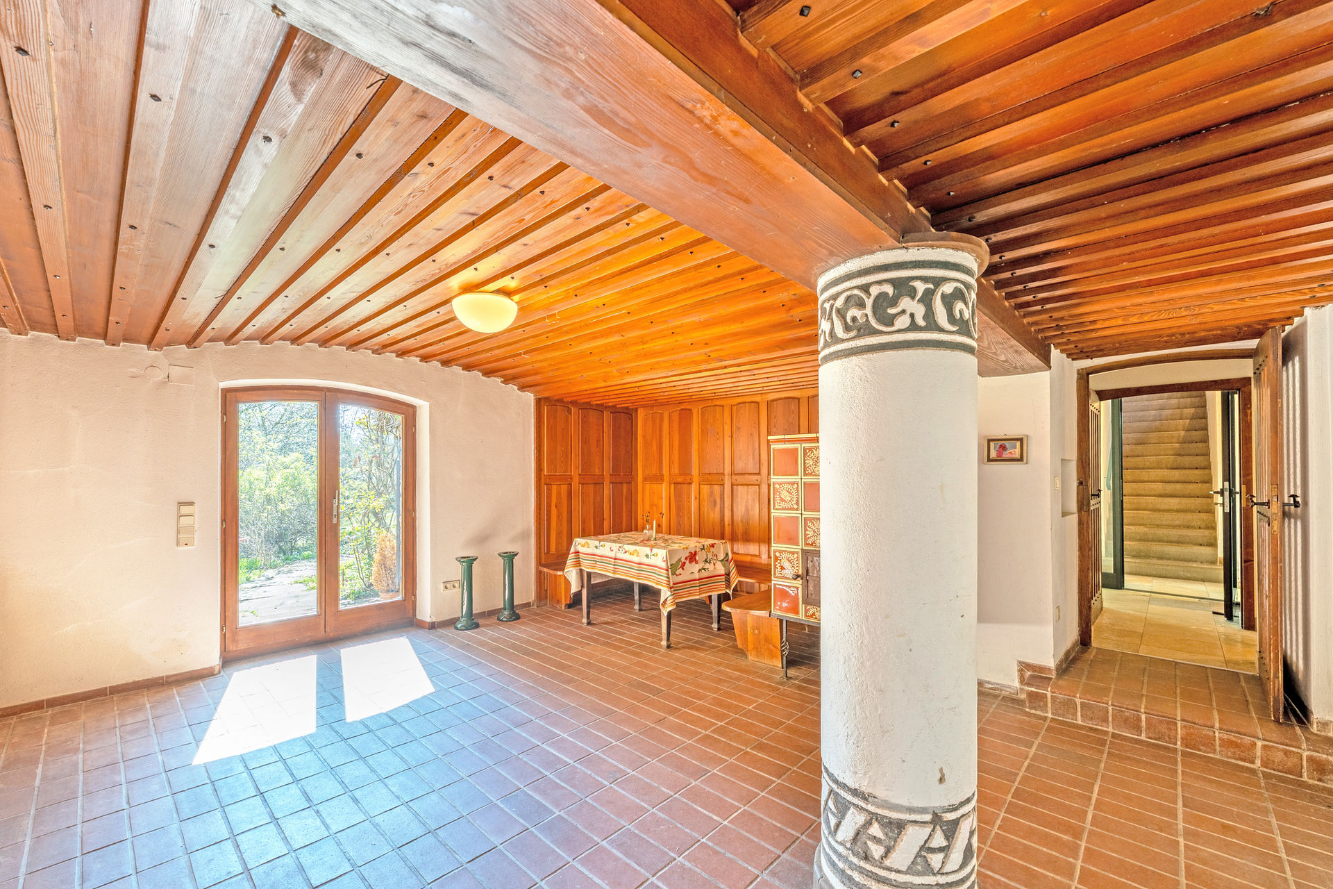 Wunderschöne Villa mit ca. 2.352 m² Traumgrundstück, Schwimmhalle in bester Lage von in Stuttgart