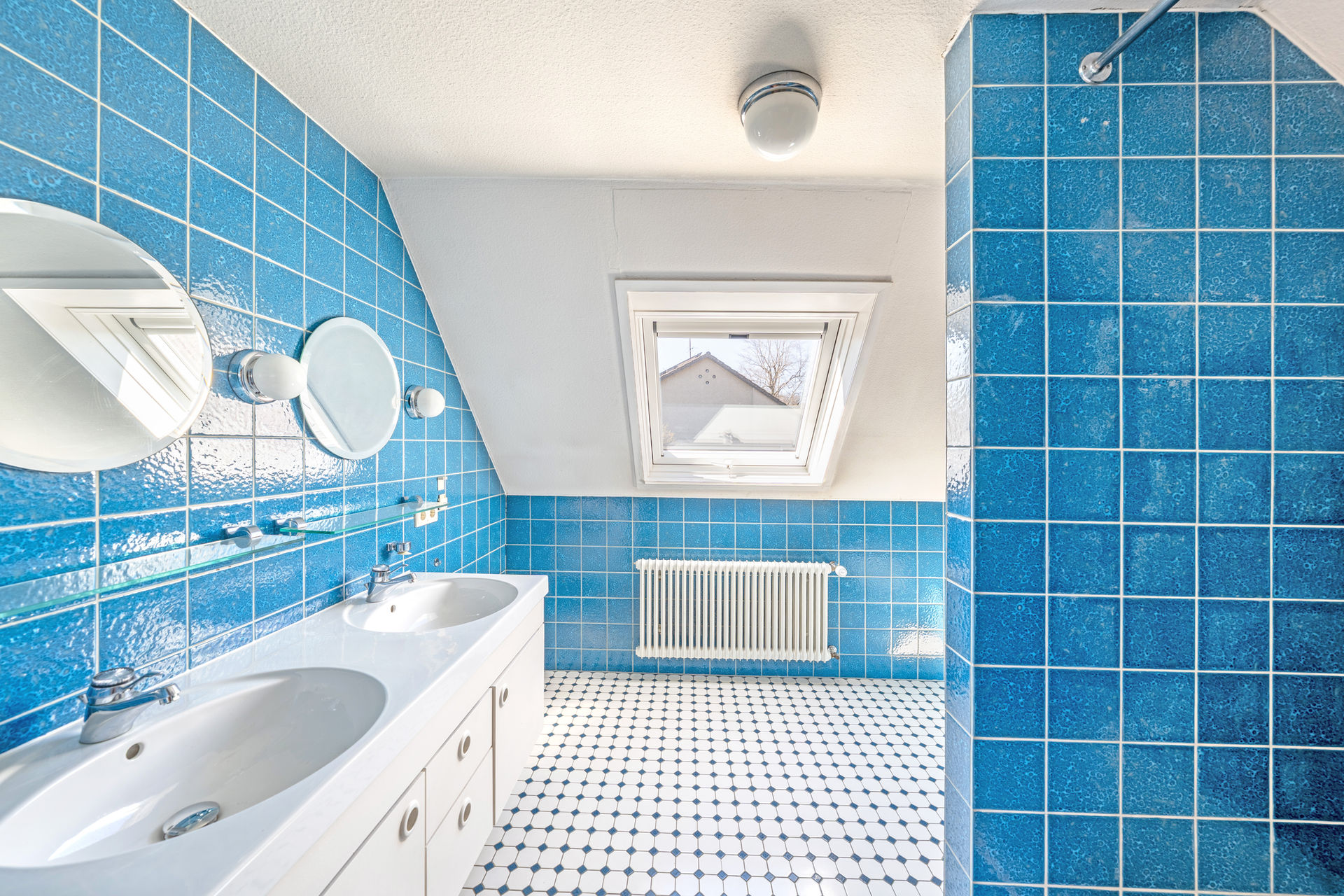 Wunderschöne Villa mit ca. 2.352 m² Traumgrundstück, Schwimmhalle in bester Lage von in Stuttgart