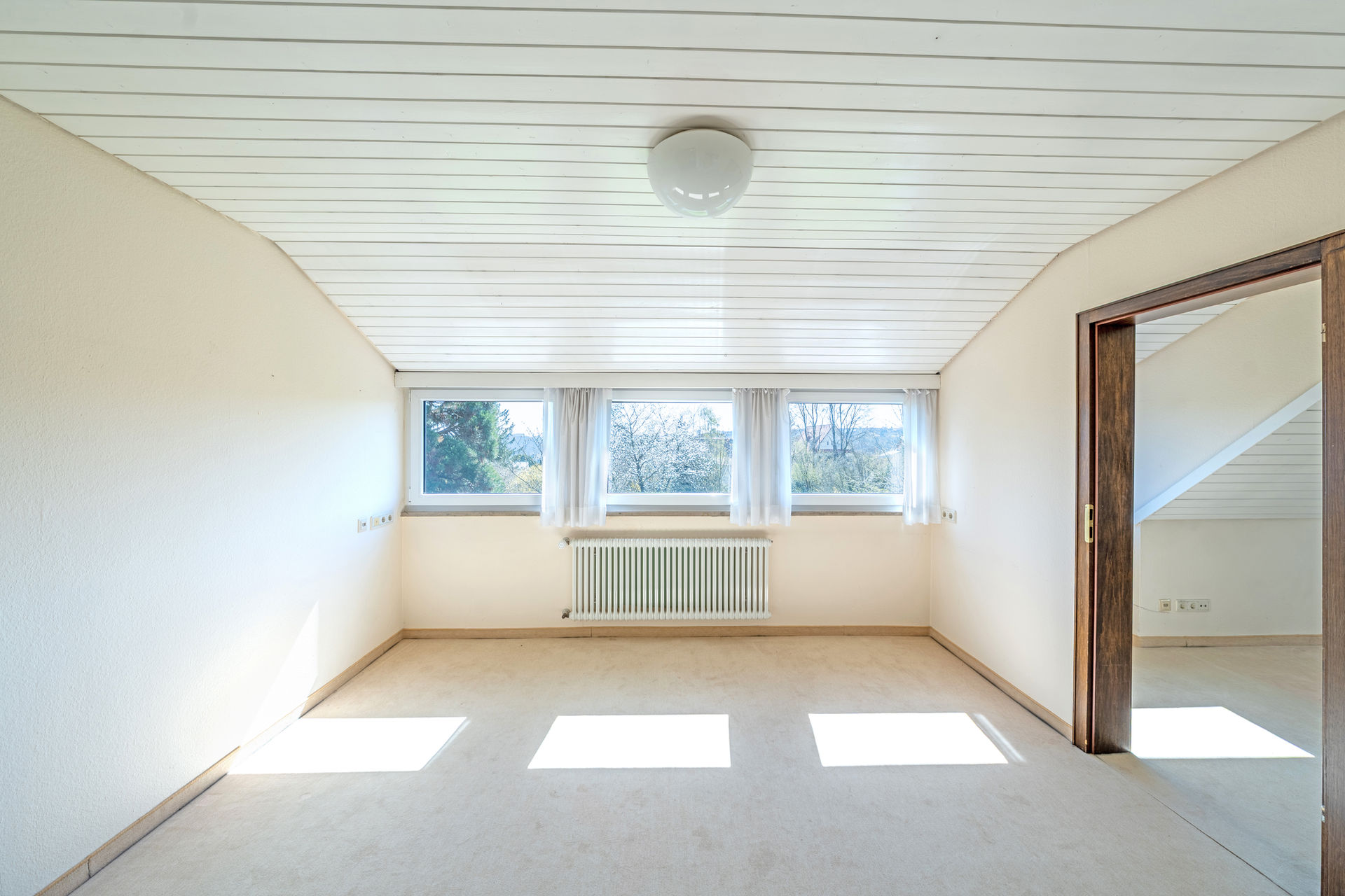 Wunderschöne Villa mit ca. 2.352 m² Traumgrundstück, Schwimmhalle in bester Lage von in Stuttgart