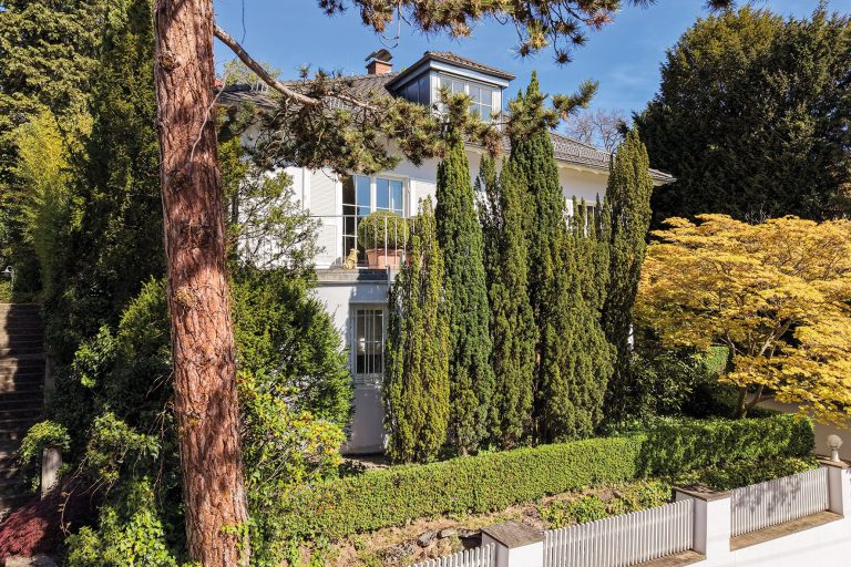 Wunderschöne, stilvolle und exklusive Stadtvilla in Bestlage Hauptmannsreute in Stuttgart